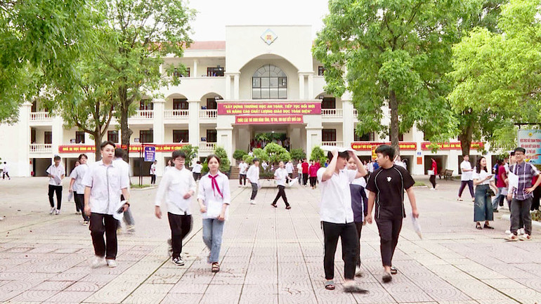 Các học sinh tham dự kỳ thi vào lớp 10 năm học 2024-2025.