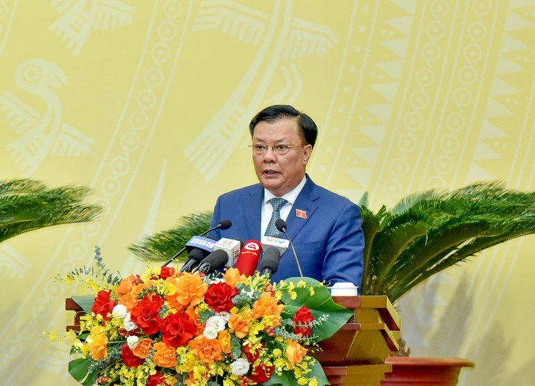 Bí thư Thành ủy Hà Nội Đinh Tiến Dũng phát biểu tại phiên họp. (Ảnh: Duy Linh)