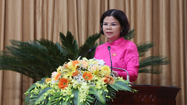 Đồng chí Nguyễn Hương Giang, Phó Bí thư Thường trực Tỉnh ủy, Chủ tịch Hội đồng nhân dân tỉnh Bắc Ninh phát biểu tại kỳ họp.