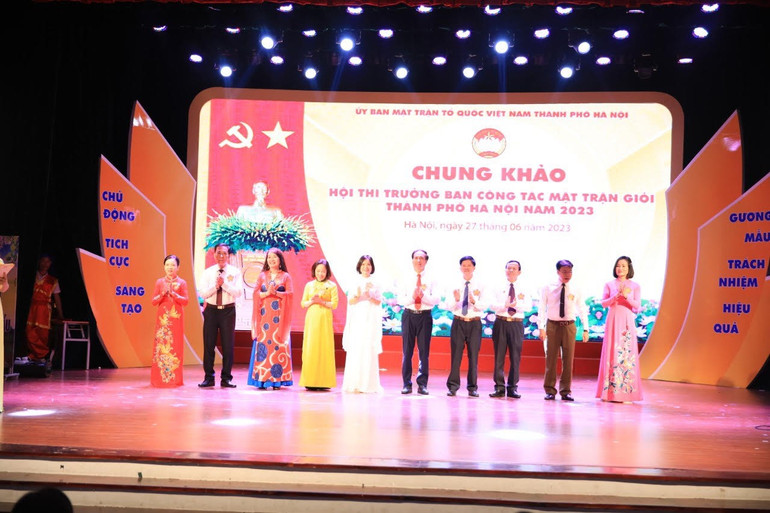 10 thí sinh tham dự vòng chung khảo.