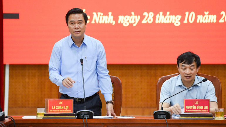 Đồng chí Lê Xuân Lợi, Phó Chủ tịch Ủy ban nhân dân tỉnh Bắc Ninh phát biểu tại hội nghị. Đồng chí Lê Xuân Lợi, Phó Chủ tịch Ủy ban nhân dân tỉnh Bắc Ninh phát biểu tại hội nghị.