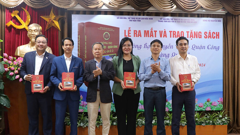 Ban biên soạn mong muốn cuốn sách được lan tỏa, để nhiều người biết và hiểu thêm lịch sử vùng đất “địa linh nhân kiệt” .