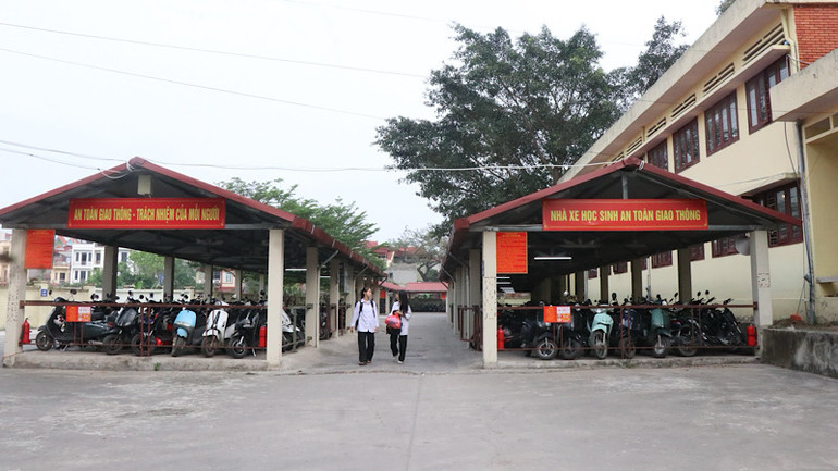 Nhà để xe của học sinh đã gọn gàng, ngăn nắp hơn.