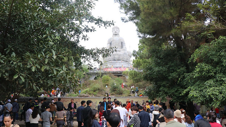 Đại Phật tượng A Di Đà.