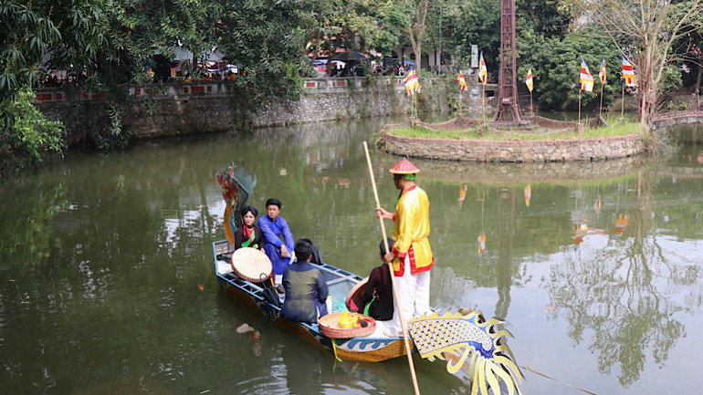 Biểu diễn quan họ trong Lễ hội.