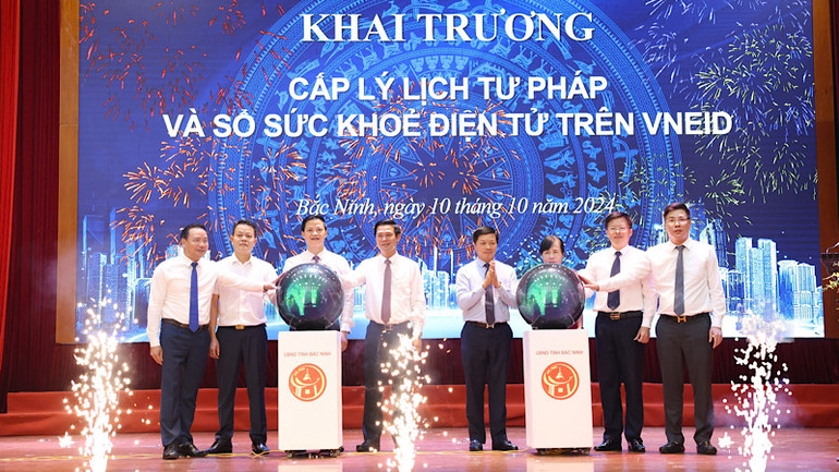 Khai trương cấp lý lịch tư pháp và sổ sức khỏe điện tử trên ứng dụng VNEID.