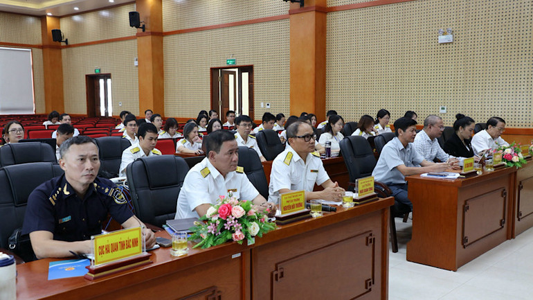 Các đại biểu tham dự tại điểm cầu Cục Thuế Bắc Ninh. Các đại biểu tham dự tại điểm cầu Cục Thuế Bắc Ninh.