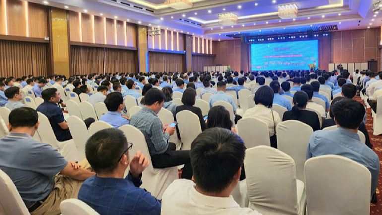 Hơn 500 đại biểu tham gia tập huấn.