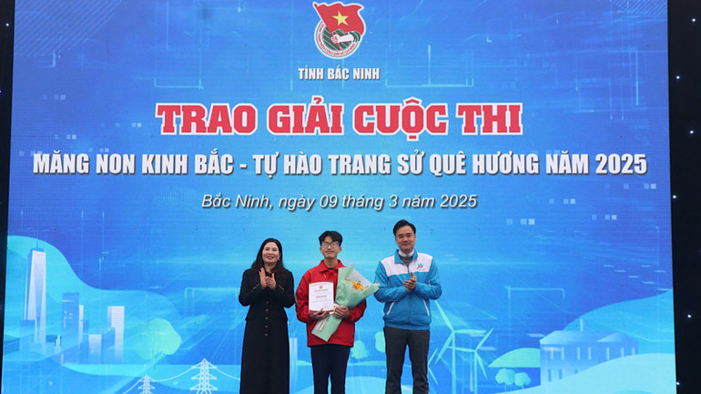 Trao giải cuộc thi Măng non Kinh Bắc-Tự hào trang sử quê hương.
