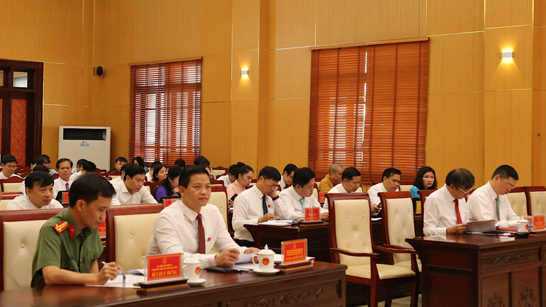 Các đại biểu tham dự kỳ họp.