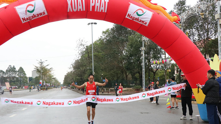 Các vận động viên về đích.