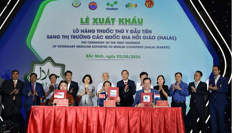 Visakan (Sakan) ký kết chương trình hợp tác với các đối tác.