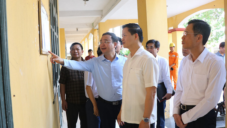 Kiểm tra điểm thi số 23 tại thị xã Thuận Thành.