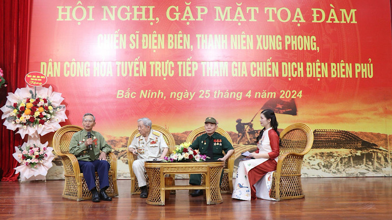 Các đại biểu tham dự tọa đàm.