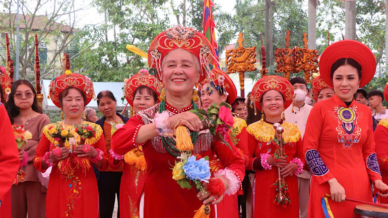 Các hoạt động trong ngày khai hội. Các hoạt động trong ngày khai hội.