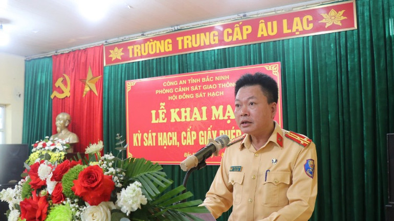 Thượng tá Đoàn Phong Sơn, Trưởng Phòng Cảnh sát Giao thông, Công an tỉnh Bắc Ninh phát biểu khai mạc Hội đồng thi.