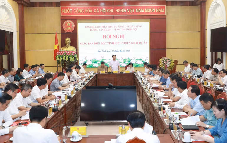 Hội nghị giao ban tiến độ đường vành đai 4-Vùng Thủ đô tháng 8/2023.