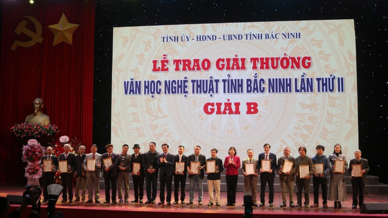 Các tác giả, nhóm tác giả đạt giải B.