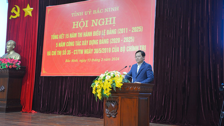 Đồng chí Bí thư Tỉnh ủy phát biểu kết luận hội nghị.