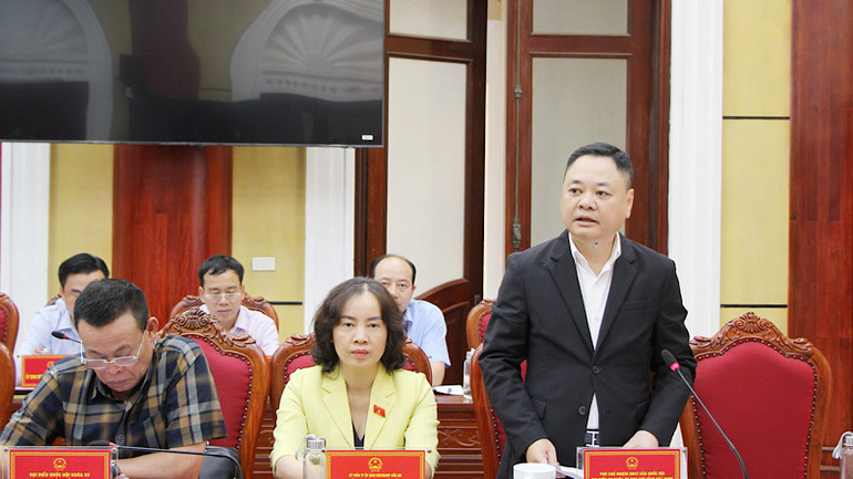 Các đại biểu thảo luận tại hội nghị.