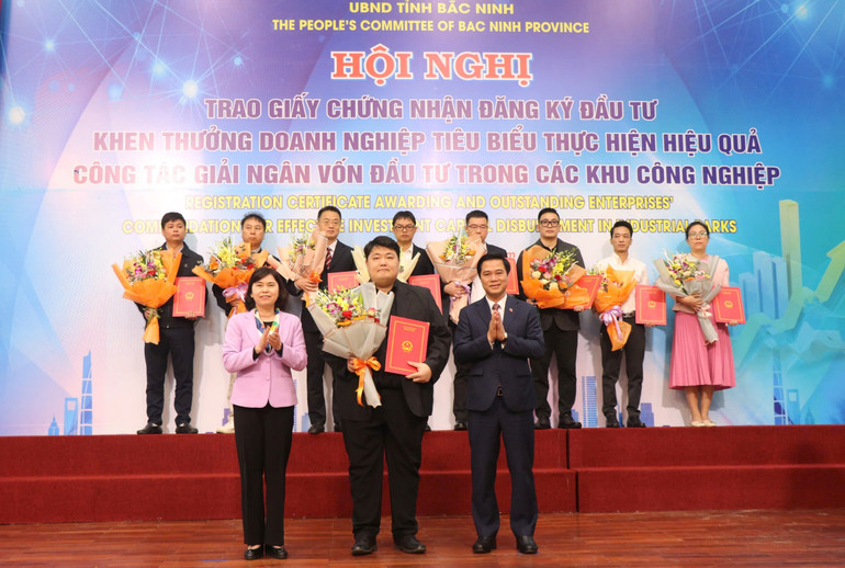 23 doanh nghiệp được trao giấy chứng nhận đầu tư dịp này.