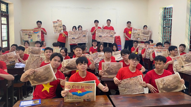 Học sinh Trường trung học phổ thông Hàn Thuyên và niềm vui được "sở hữu" phụ san đặc biệt. Học sinh Trường trung học phổ thông Hàn Thuyên và niềm vui được "sở hữu" phụ san đặc biệt.