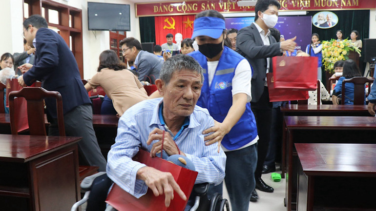 Từ năm 2010 đến nay, đã có 1.480 chiếc xe lăn được trao tặng người khuyết tật trên địa bàn tỉnh Bắc Ninh.