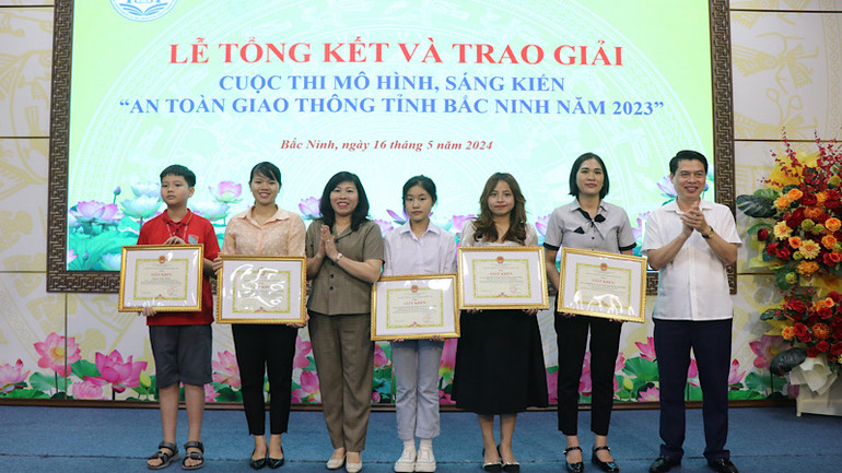Cuộc thi thu hút nhiều lứa tuổi, trong đó có đông đảo học sinh tham gia.