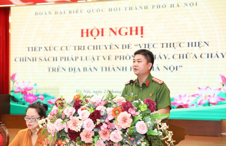 Lãnh đạo Công an thành phố Hà Nội phát biểu tại hội nghị.