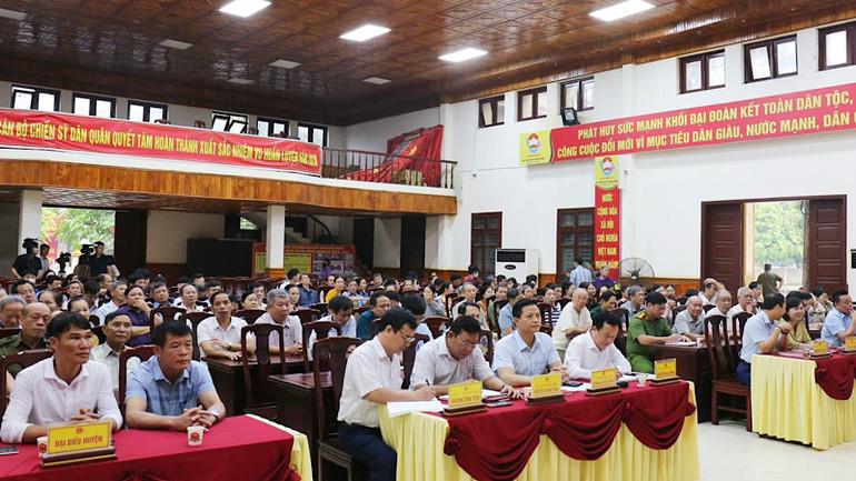 Một buổi tiếp xúc cử tri tại xã Đại Đồng, huyện Tiên Du.