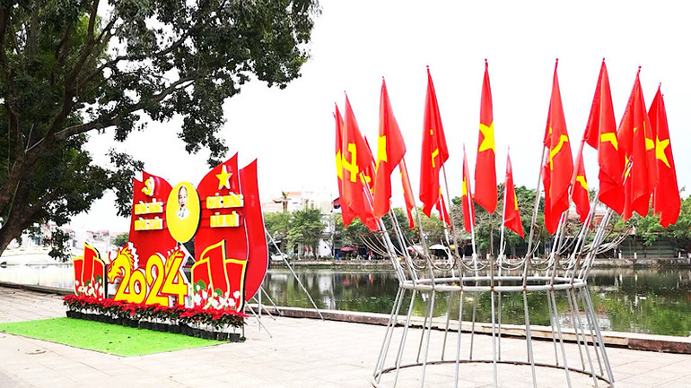 Thị trấn Thứa, huyện Lương Tài rực rỡ cờ, hoa mừng Đảng, mừng Xuân. Thị trấn Thứa, huyện Lương Tài rực rỡ cờ, hoa mừng Đảng, mừng Xuân.