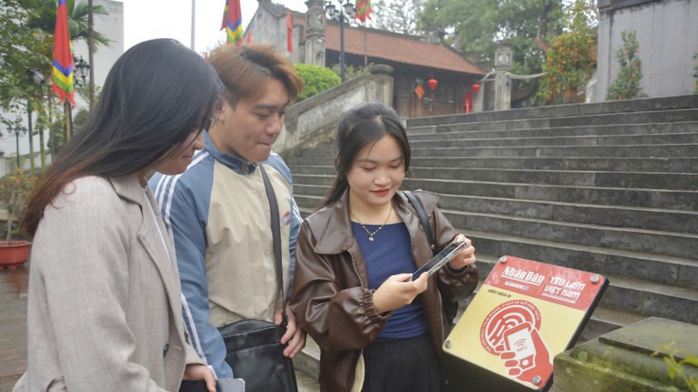 Các bạn trẻ trải nghiệm tương tác cùng "Yêu lắm Việt Nam" tại Văn Miếu Bắc Ninh. Các bạn trẻ trải nghiệm tương tác cùng "Yêu lắm Việt Nam" tại Văn Miếu Bắc Ninh.