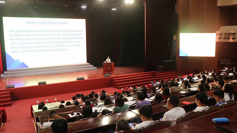 Quang cảnh hội nghị.