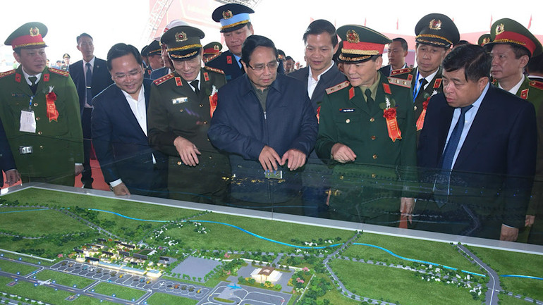 Thủ tướng Chính phủ Phạm Minh Chính và các đại biểu tại Lễ khởi công sân bay Gia Bình.