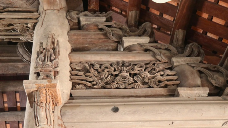 Với những nét chạm khắc tinh xảo, đình Đình Bảng được ví như bảo tàng về chạm khắc gỗ thế kỷ XVIII.