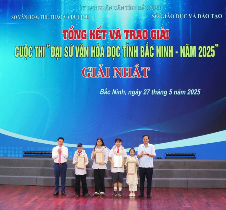 Bốn thí sinh đạt giải Nhất cuộc thi.