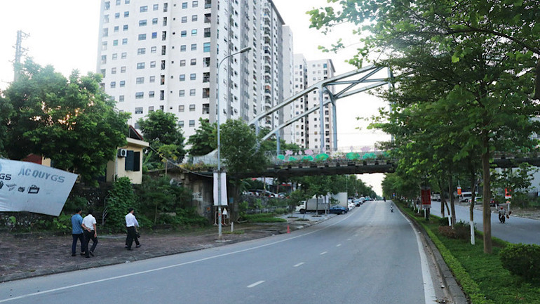 Kiểm tra khu vực hầm chui đường Lạc Long Quân, phường Hòa Long - một điểm trũng thường gây ngập úng khi có mưa lớn.