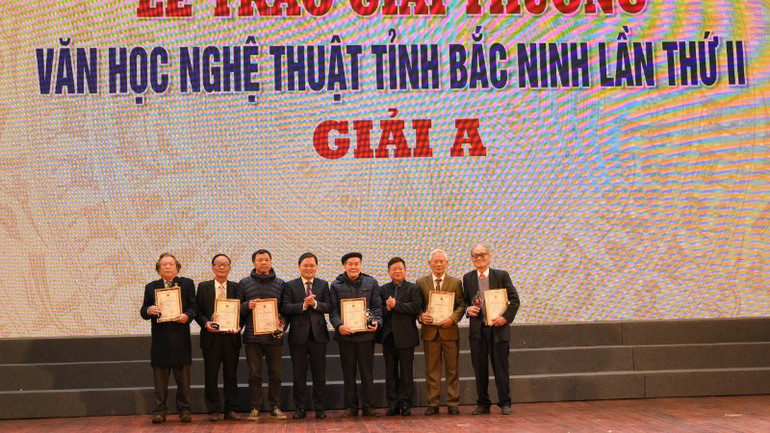 Các tác giả, nhóm tác giả đạt giải A.