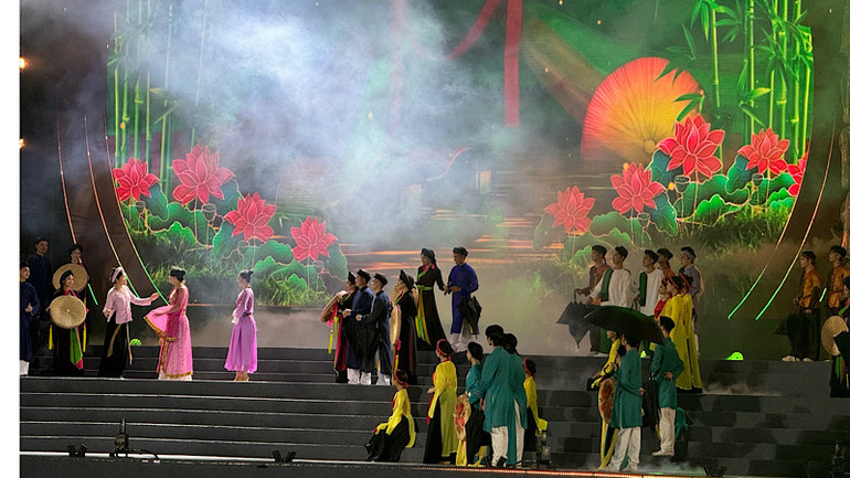 Các tiết mục văn nghệ đặc sắc tại chương trình.