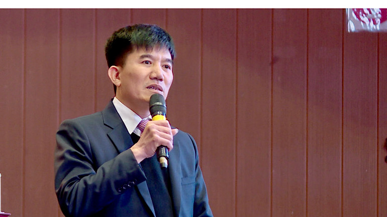 Các đại biểu nêu ý kiến tại buổi đối thoại.