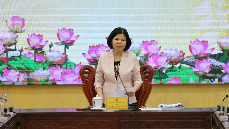 Chủ tịch Ủy ban nhân dân tỉnh Bắc Ninh phát biểu tại phiên họp.