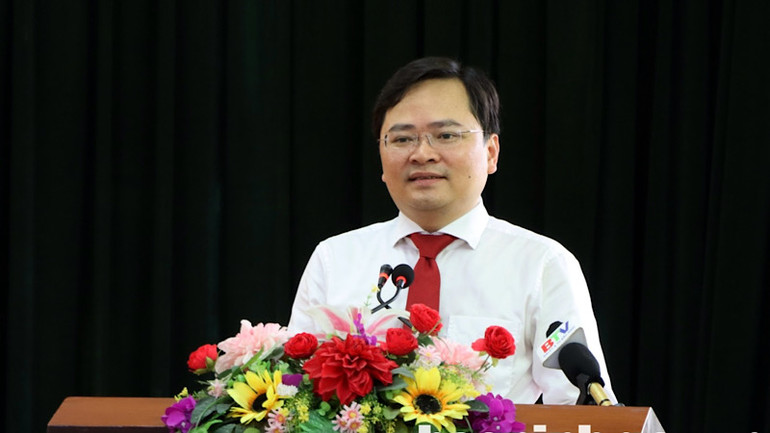 Đồng chí Bí thư Tỉnh ủy Bắc Ninh Nguyễn Anh Tuấn chúc mừng, trân trọng gửi lời tri ân tới các đảng viên lão thành vinh dự được trao tặng Huy hiệu Đảng. Đồng chí Bí thư Tỉnh ủy Bắc Ninh Nguyễn Anh Tuấn chúc mừng, trân trọng gửi lời tri ân tới các đảng viên lão thành vinh dự được trao tặng Huy hiệu Đảng.