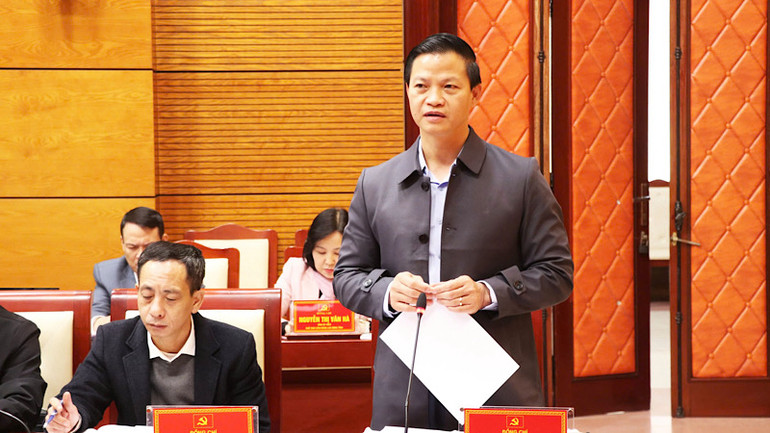 Chủ tịch Ủy ban nhân dân tỉnh Vương Quốc Tuấn phát biểu tại hội nghị.