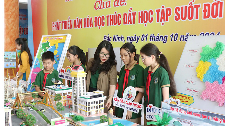 Mô hình giới thiệu sách.