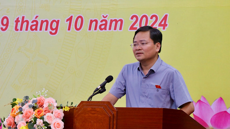 Đồng chí Nguyễn Anh Tuấn, Bí thư Tỉnh ủy Bắc Ninh, Trưởng Đoàn đại biểu Quốc hội tỉnh phát biểu tại hội nghị.