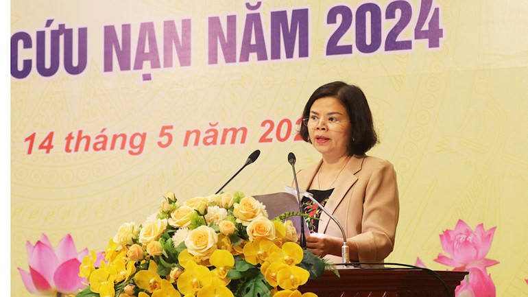 Chủ tịch Ủy ban nhân dân tỉnh Nguyễn Hương Giang phát biểu kết luận hội nghị.