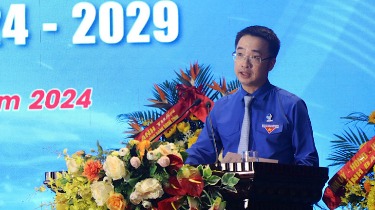 Đồng chí Nguyễn Tường Lâm, Bí thư Trung ương Đoàn, Phó Chủ tịch Trung ương Hội Liên hiệp thanh niên Việt Nam phát biểu tại hội nghị.