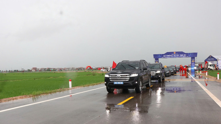 Việc hoàn thành và đưa vào sử dụng cầu Hà Bắc 2 và tuyến đường ĐT.277B kết nối tạo động lực mạnh mẽ trong liên kết chuỗi sản xuất công nghiệp giữa hai địa phương Bắc Ninh-Bắc Giang.