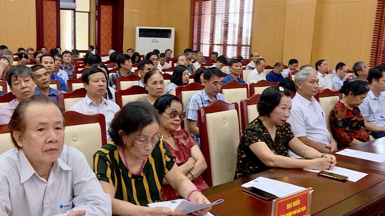 Đông đảo cử tri Bắc Ninh tham dự hội nghị.