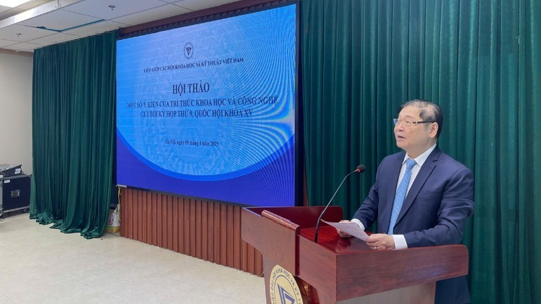 Chủ tịch Liên hiệp Hội Việt Nam Phan Xuân Dũng kết luận hội thảo.